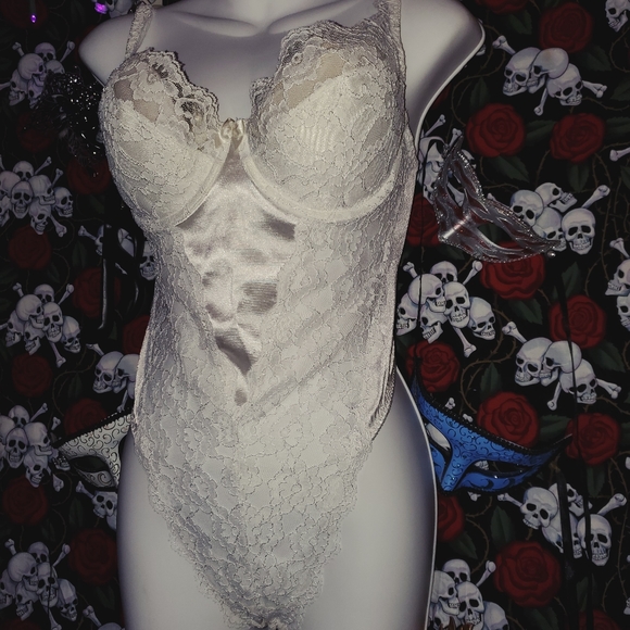 ❤VNTG EUC VS Whitw Lace & Satin Bodysuit/Bustier Extreme Pushup 36D❤ - Picture 16 of 16